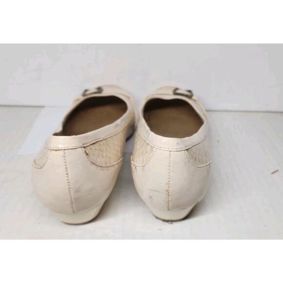 Lifestride Women’s 9M Slip Ons Cream Snake Skin Texture W/ Buckle Low Wedge Heel - Picture 6 of 14